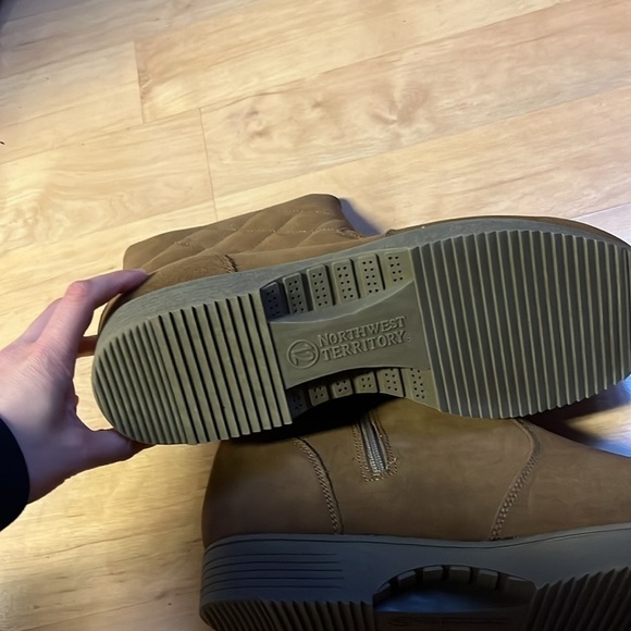 NWT Northwest Territory Tan Suede Quilted Men’s Weatherproof Boots size 12 - Picture 4 of 6